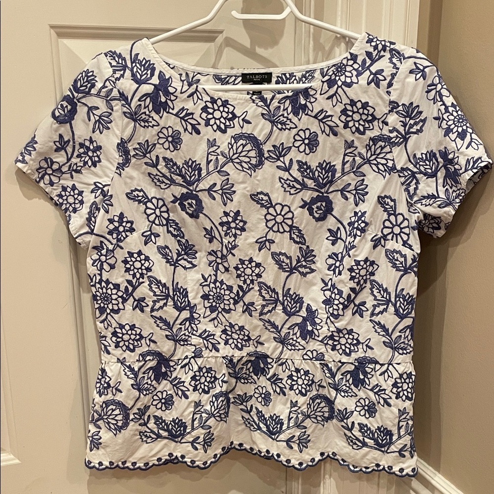 Talbots sz 12 P White Inky Blue Embroidered Top Floral 100% Cotton summer peplum